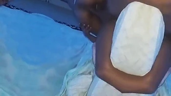 Adolescente sexy 18+ provoca padrasto para foder ela POV