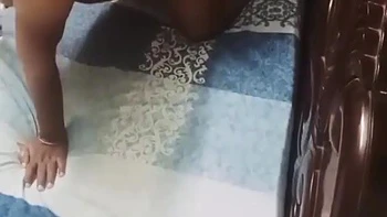 Flic corrige Maami dans une baise indienne hardcore