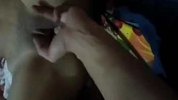 Desi Amateur fickt Freundin mit ganzer Hand rein