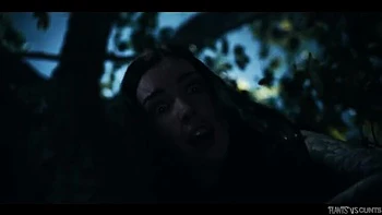 Tattoo Babe creampied und doppelt im Horrorwald