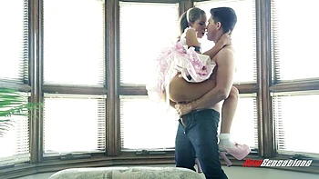 Наташа Уайт - юная блондинка с огромной жопой, трахается с кремпай