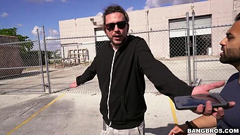 18-jährige brasilianische Blondine wird abserviert