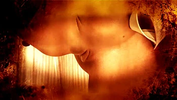 Britische Brünette in Latex und Toys zeigt kinky große Titten