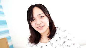 Jeune asiatique tentatrice dans casting amateur POV