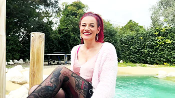 Sally, more greedy than ever! - Jacquie et Michel TV