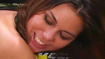 Amerikanerin wird mit dickem Schwanz beim Analfick nah gefilmt