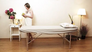 Веселая девчонка в жарком трейлере