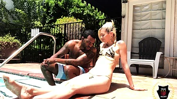 Lexy Lake se fait baiser dur par son voisin russe