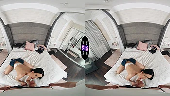 Morena Jasmine Jayne monta polla en vaquera y vaquera invertida