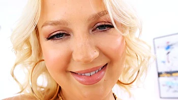 Jax Slayhers dicker schwarzer Schwanz fickt zwei heiße Blonde im Bikini