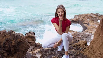 Alberto Blanco et Tiffany gémissent pendant une grosse sodomie