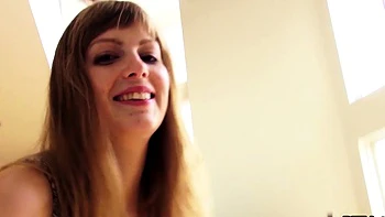 Долли Ли первый раз ебется в зад с большим членом незнакомца