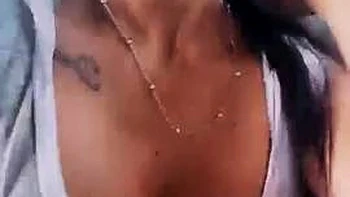 Isamar fickt mit riesigen Titten in der Öffentlichkeit