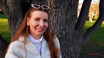 Брюнетка Арина Шай в кружевном нижнем белье