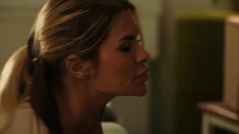 Zlata et ses gros seins et cul en fetish tissu