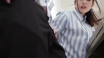 Cocu humilié pendant sa baise infidèle