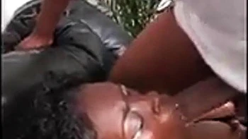 Tetas grandes, mamada profunda y corrida en la cara amateur