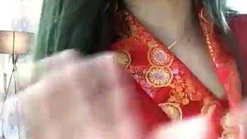 Amadora asiática chupa e leva gozada