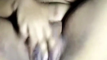 Девушка из Деси дрочит волосатую киску