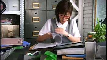 Японская айдол с огромными сиськами сосет хуй жестко