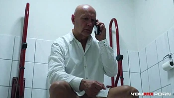 Enteado fode hardcore cowgirl de bunda grande