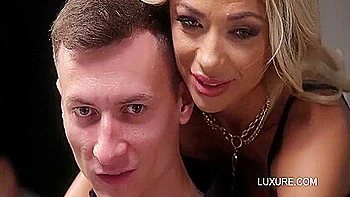 Milf loira fodida forte com dupla penetração crua