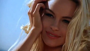 CJ Parker de Baywatch con tetas enormes