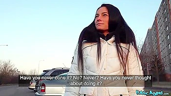 Brunette sexy Lexie Dona recebe grana para foder o cu na República Tcheca