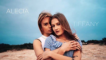 Alberto Blanco et Tiffany Tatum baisent Alecia Fox en plein air