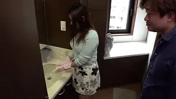 もうイってるってばぁっ！家事代行サービスで派遣されてきた美人お手伝いさんの弱みに付け込み追撃ピストン強●中出し！ 第2弾 Part 2