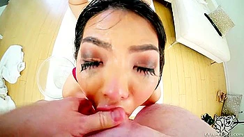 Korean Teen Nari Park’s Sloppy Outdoor Blowjob