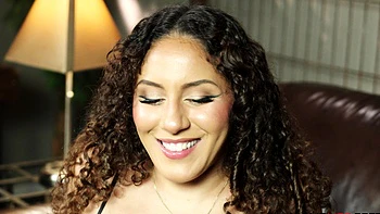 Kinky Liv Revamped Shows Off Her Sexy Feet