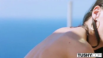 Eveline’s Huge Cock Fucks Her Ass Split