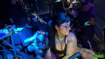 Show da Mc Pipokinha com muita sacanagem no meio do palco - Pucca Tsunami - Caroline Moares - Camila Prado