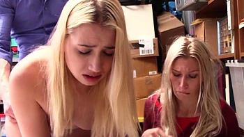 Amateur trio: Tommy Gunn fucks Blondie & Angelica