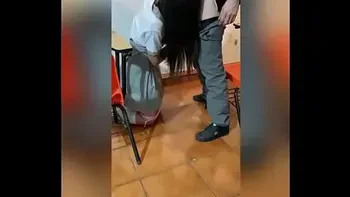 Echando Desmadre en la ESCUELA! COGIENDO con COLEGIALA Mexicana, Dos COMPAÑERAS del Salón CALIENTES Querían VERGA, Una de ELLAS me la CHUPA y me la COJO Mientras la OTRA Graba. TRIO de Estudiantes! Regreso a Clases