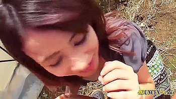 Pretty Japanese Babe Having Sex Outdoor