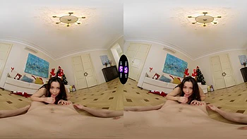 Teen Amelia's shaven pussy under the Christmas tree in VR
