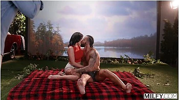 Stunning Hotwife Daisy Fuentes Ride A Huge Cock While Hubby Watches