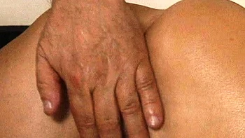 Close up fuck girl in big cock