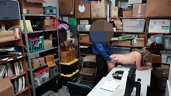 Blondie Alyssa gives skilled BJ to hung Justin while fully dressed